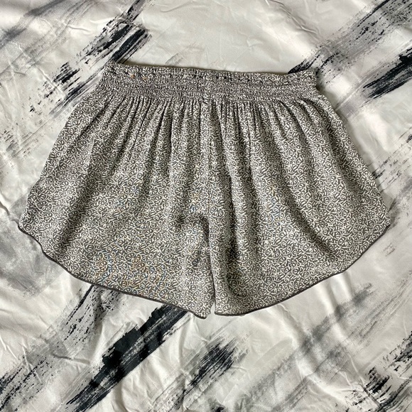 Hollister Lightweight Flutter Short - Picture 2 of 4